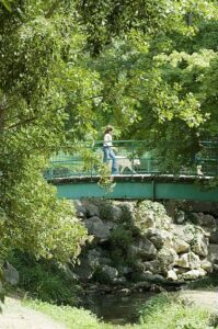 Faire des rencontres à Aix en Provence - Agence Begin