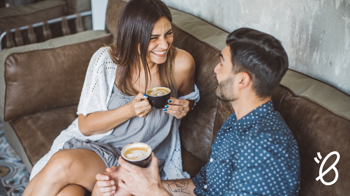 Deux célibataires qui ont un rendez-vous amoureux